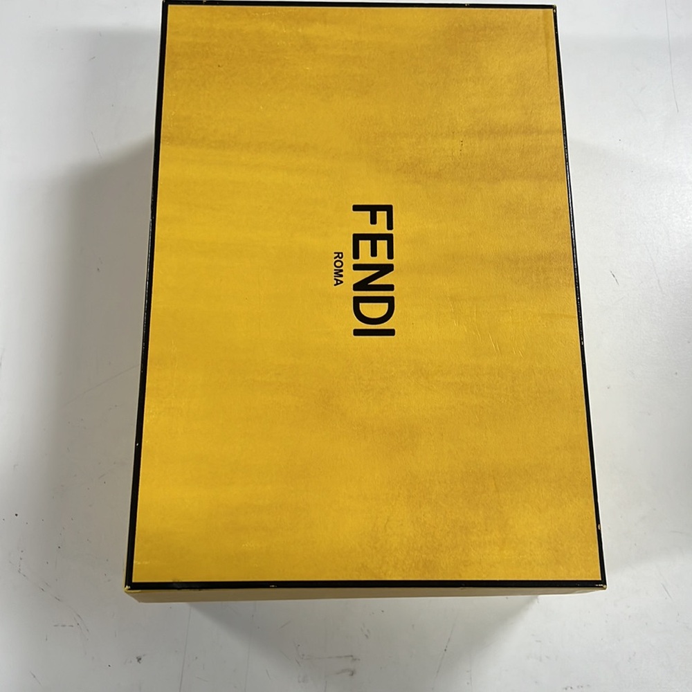 Fendi Embossed Logo White Slides men uk 6 usa 7 new in box - Picture 5 of 6